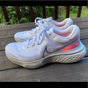 Nike Mens ZoomX Invincible Run Flyknit Running Shoes